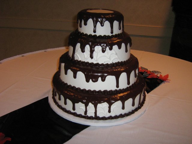 4 tier halloween with chocolate - 4 tier halloween themed wedding. Chocolate icing over vanilla buttercream, spiderweb scrollwork.7&quot;, 10&quot;, 13&quot;, 16&quot; tiers. 25 to 28 pounds. Serves 125 to 140.